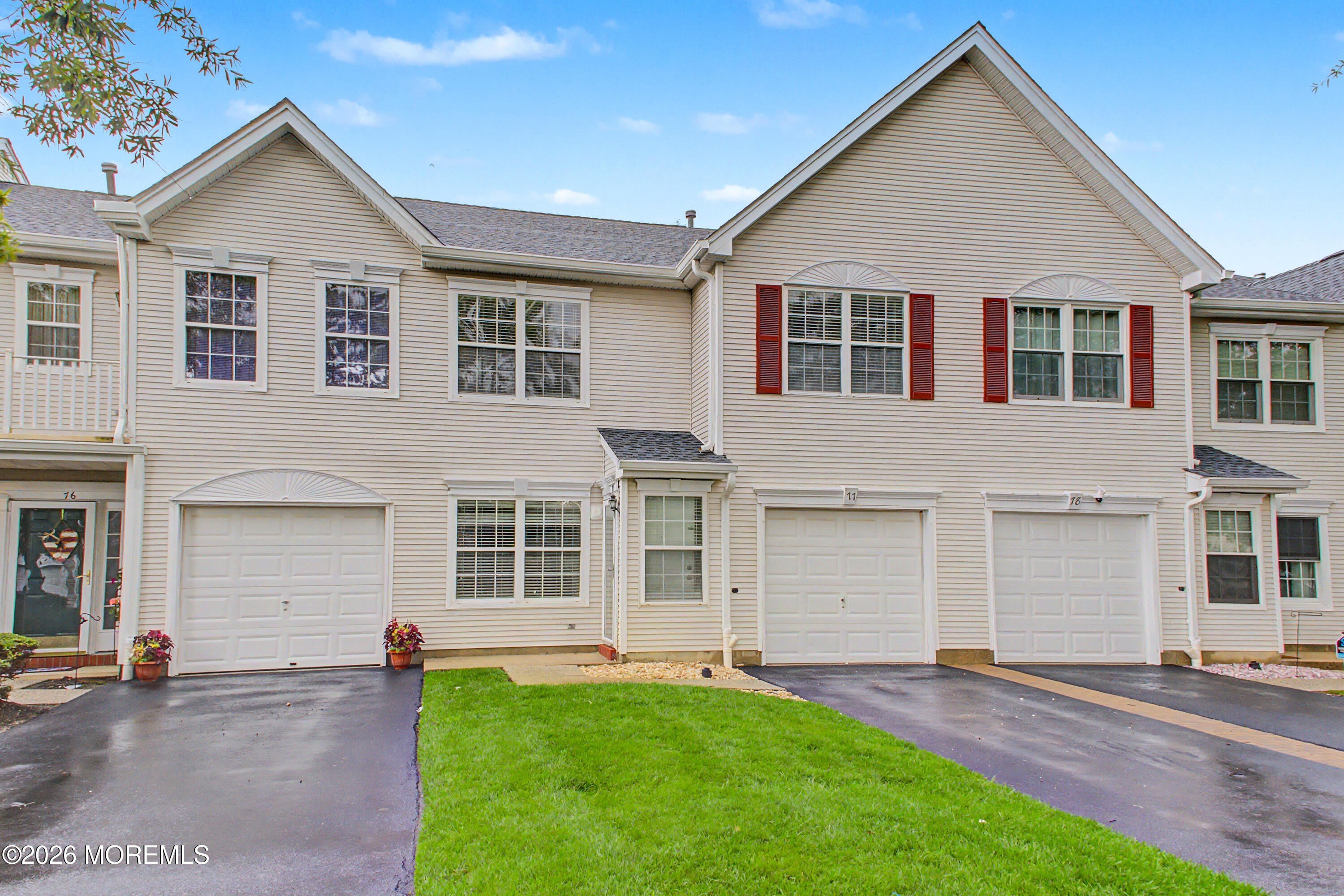 77 Picket Place – photo 1