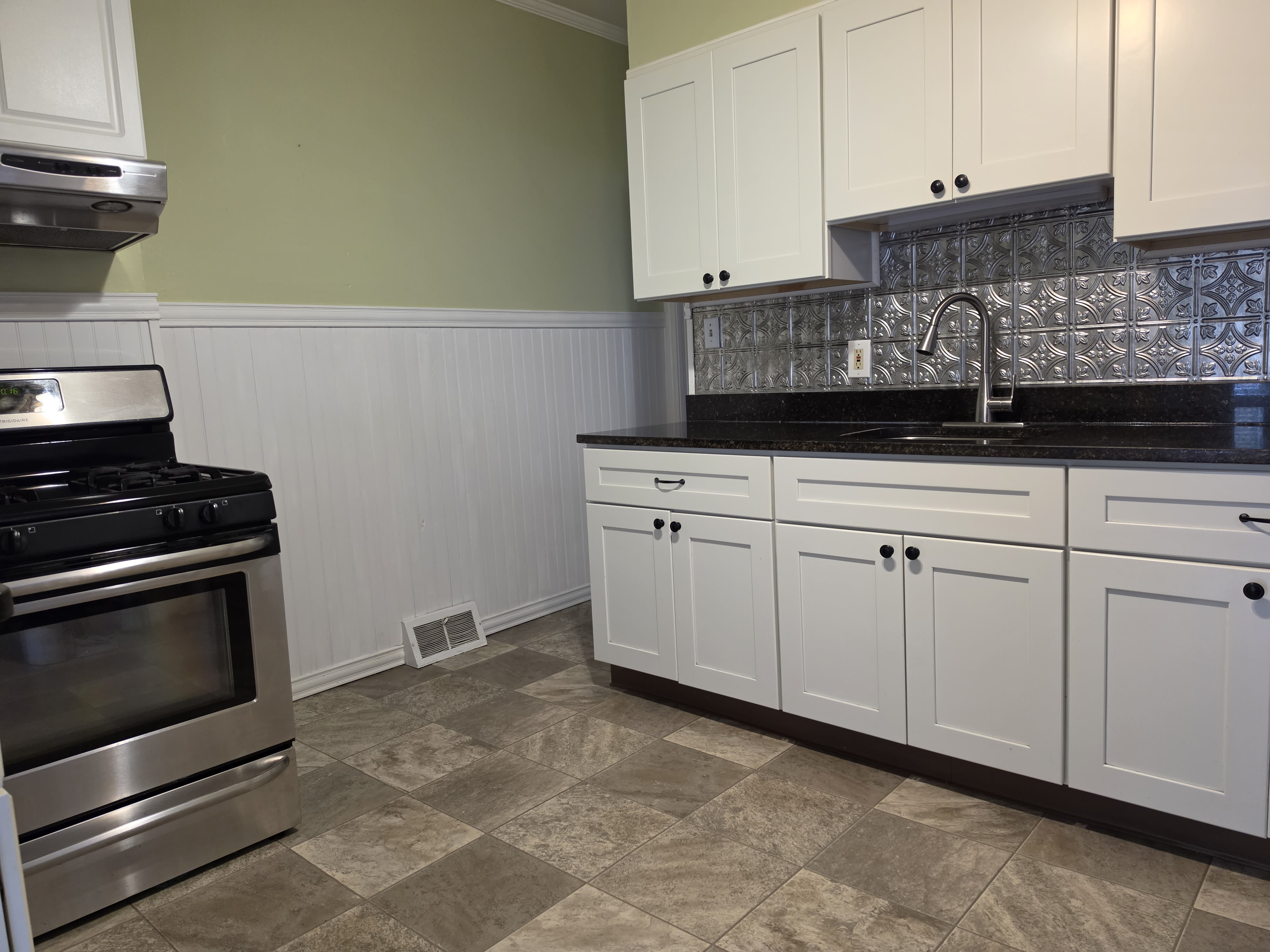 525 East Laurel Street – photo 4