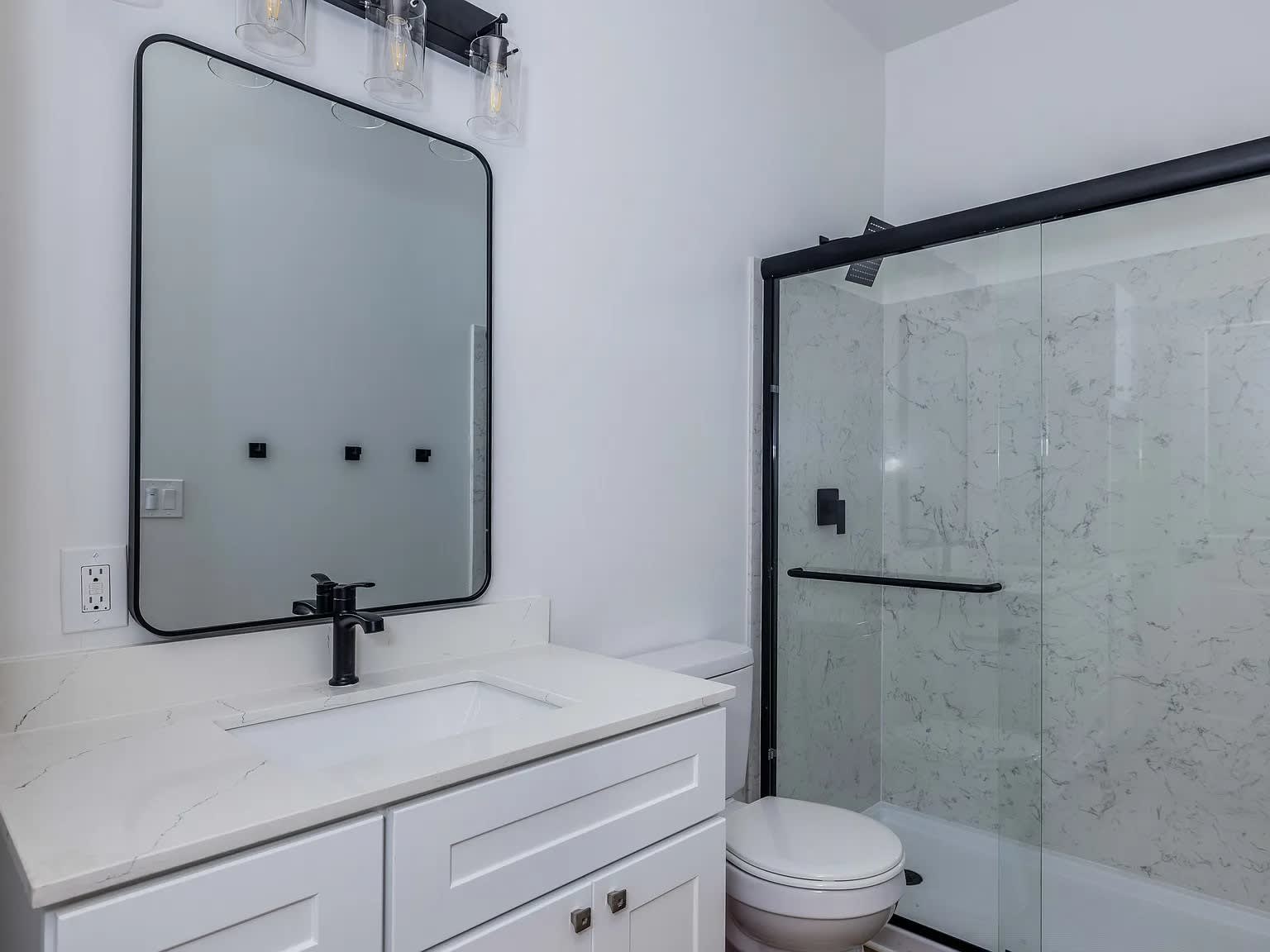 2832 Derby Street – photo 4