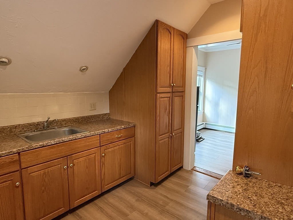 366 Commercial St – photo 4