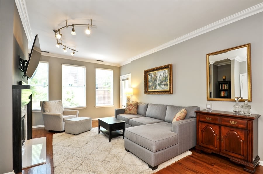 301 West Scott Street – photo 2
