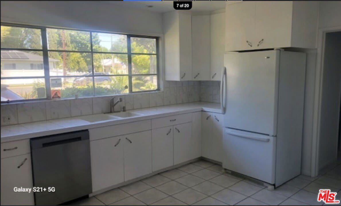 17402 Hart St – photo 5