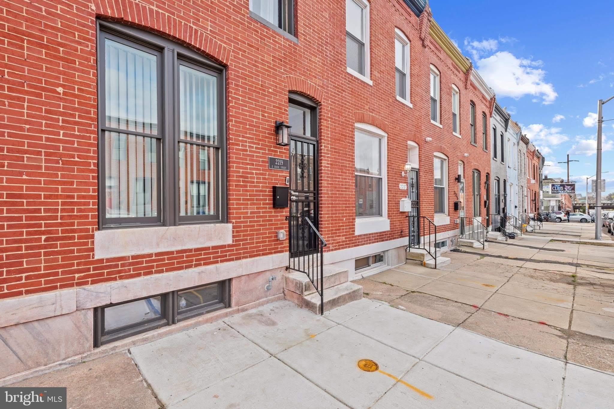2219 E CHASE Street – photo 4