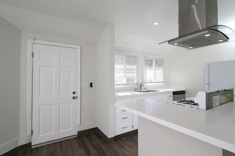 10002 1 2 Pinewood Ave – photo 4