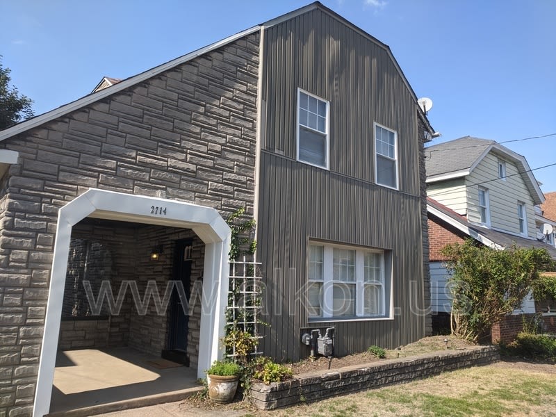 2714 Pioneer Ave – photo 1