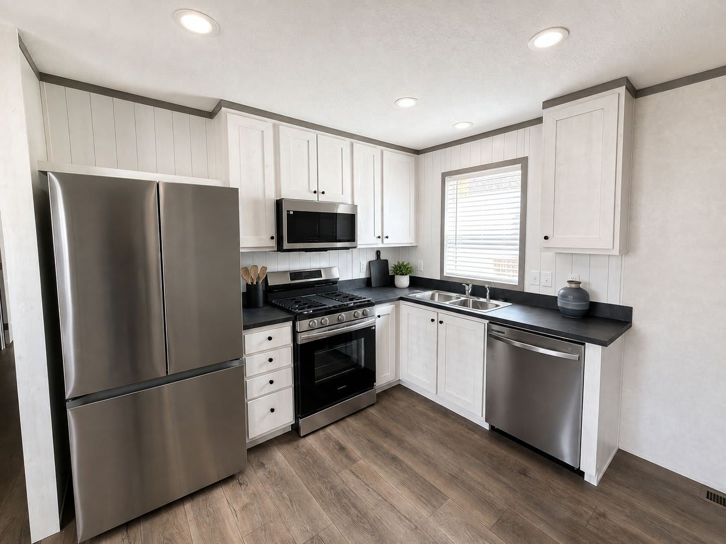3944 King Edwards – photo 1