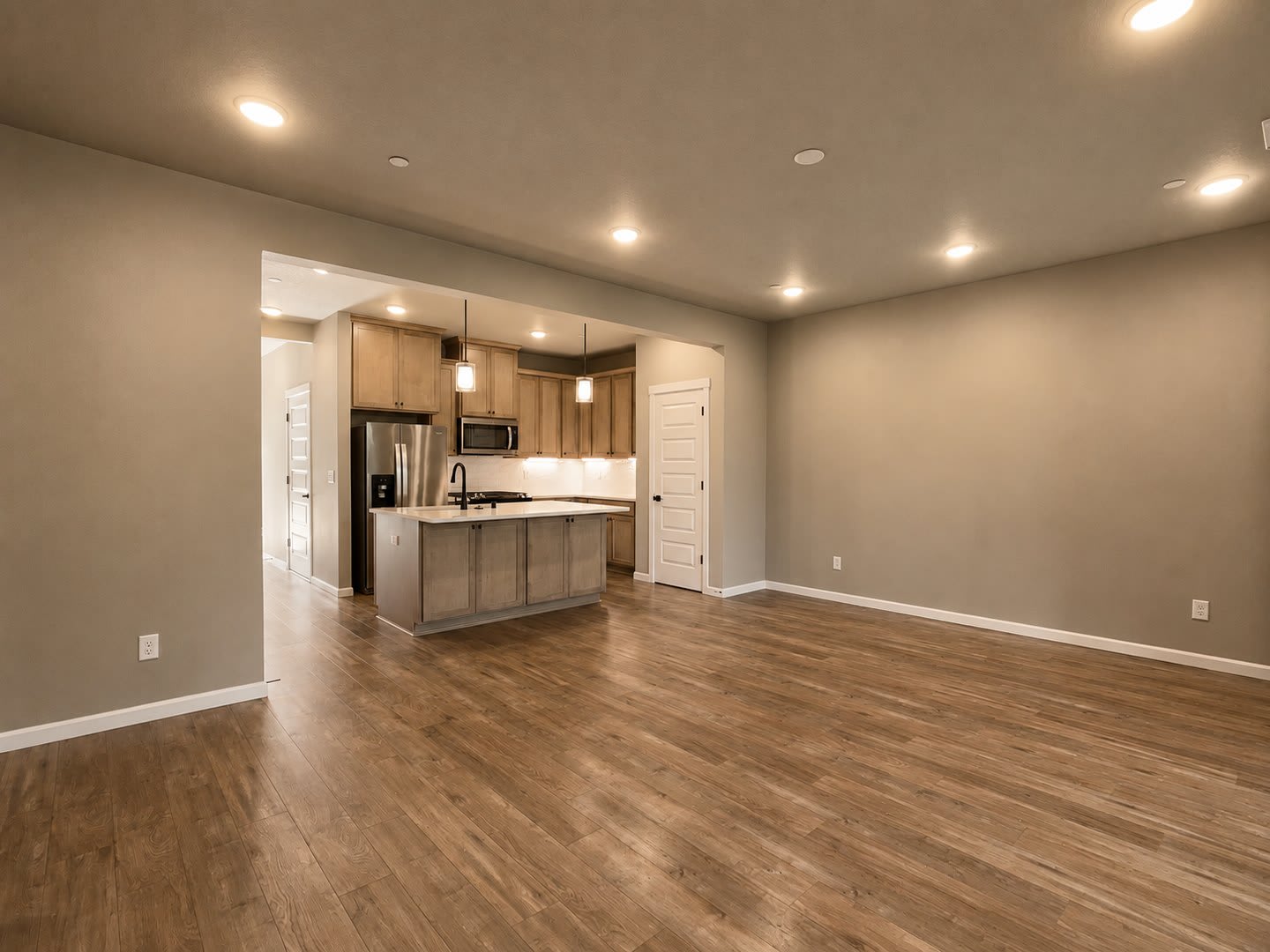 End Unit Luxury Townhome for Lease at the Courtyards at Hidden Crest – photo 5