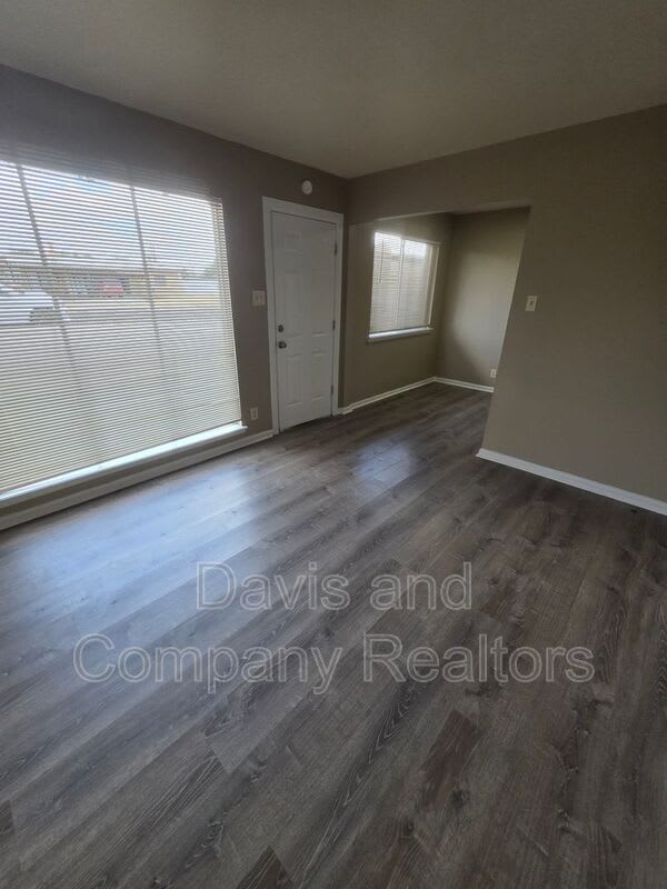 3001 W Ohio Ave – photo 4