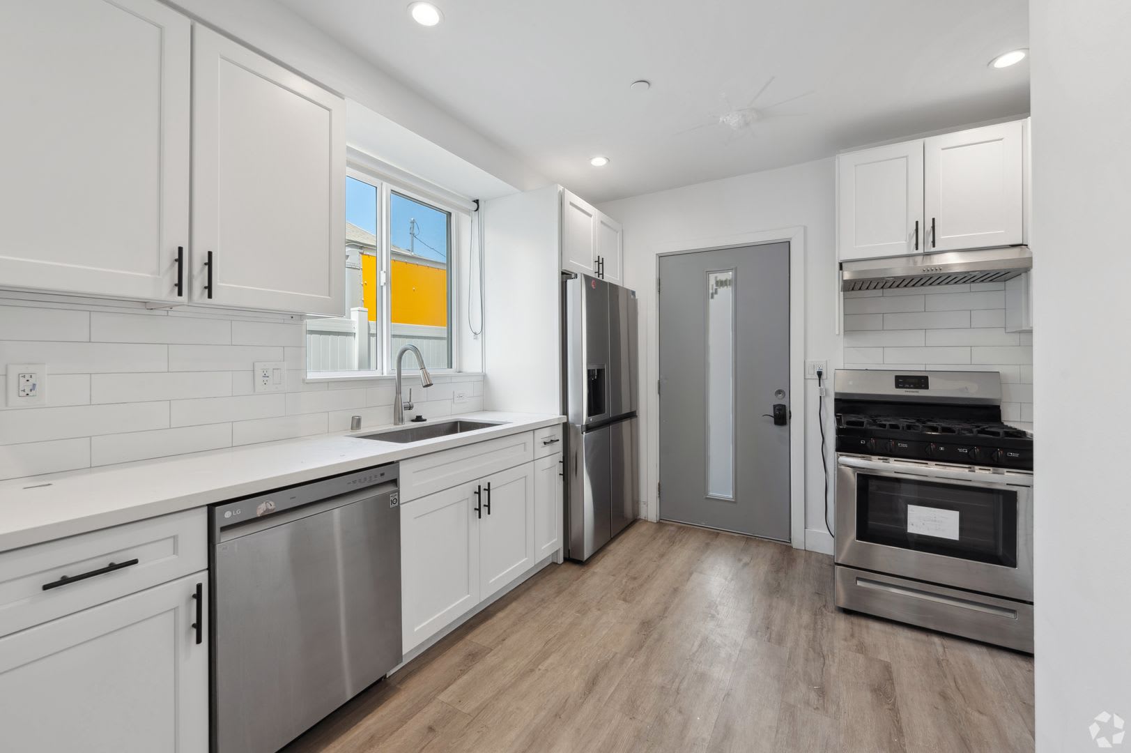 MH 1297 W 36th St – photo 2