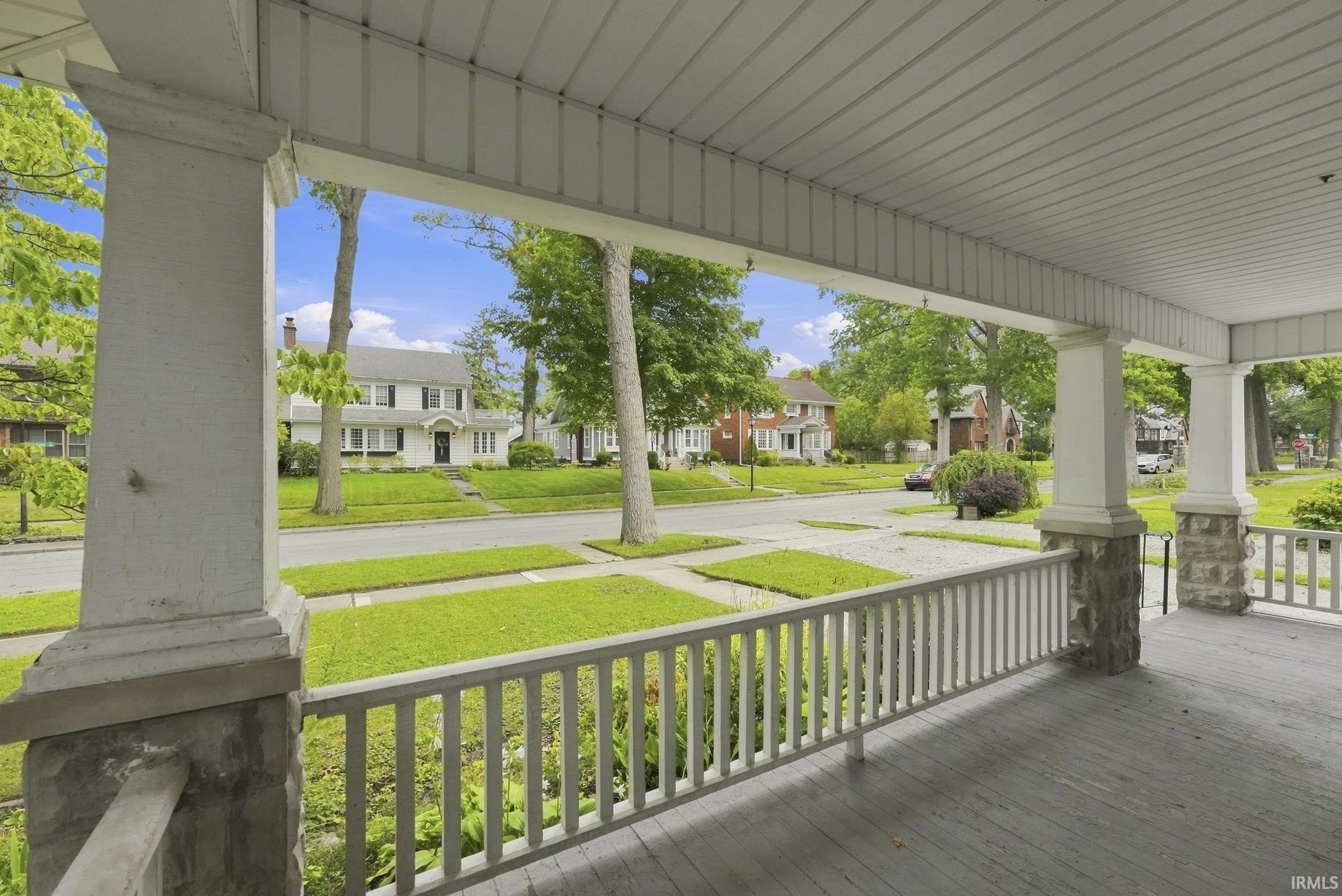 527 W Oakdale Drive – photo 2