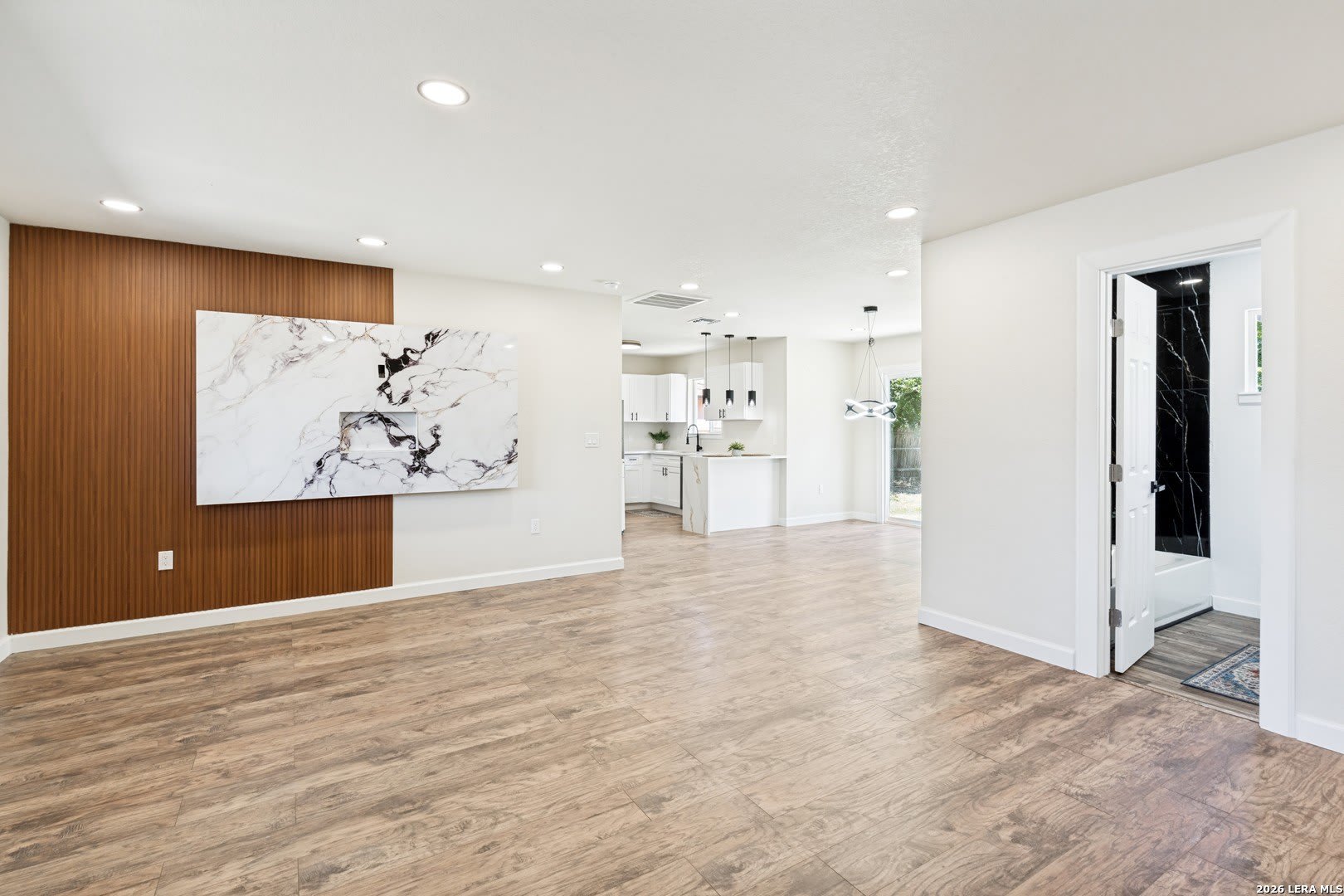 504 Willow Dr – photo 4