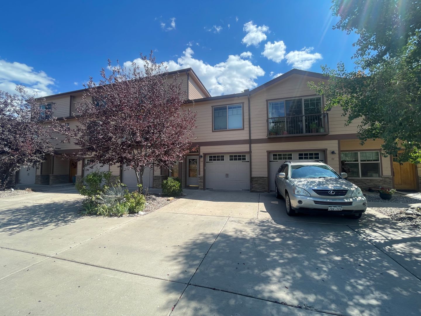 Convenient Location! 1 Bedroom Furnished Townhome with access to great valley views! – photo 2