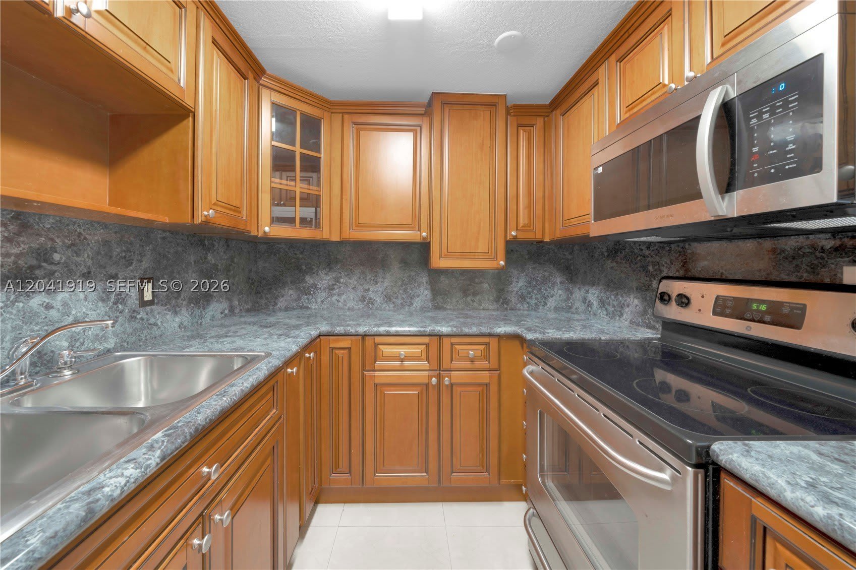 1701 NW 37th Ave – photo 4