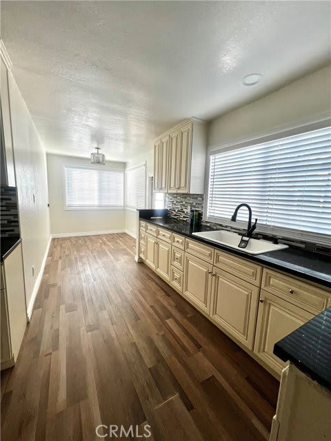 2149 Greenfield Avenue – photo 2