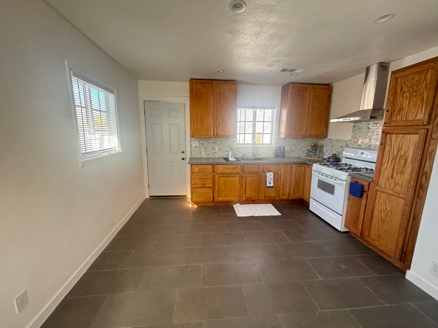 West Lancaster Single Story Detached Triplex – photo 5