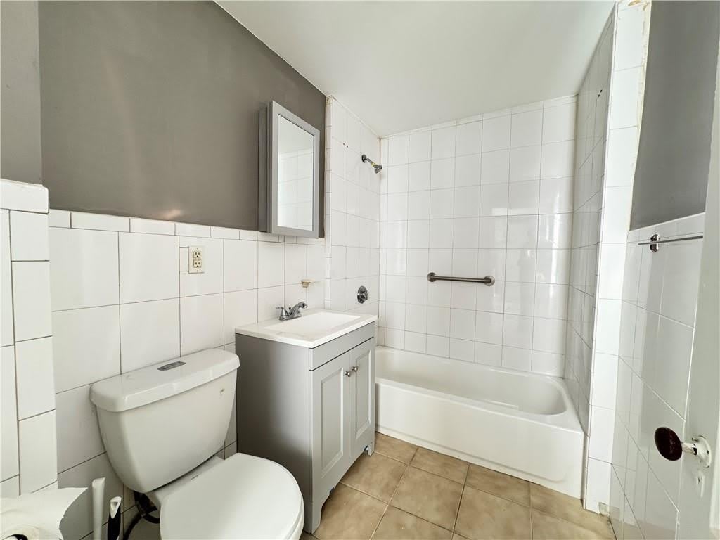 910 Atwells Avenue – photo 4
