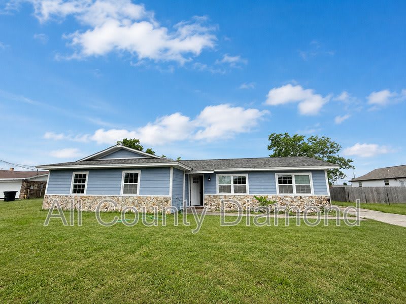 175 N Berthe Ave – photo 2