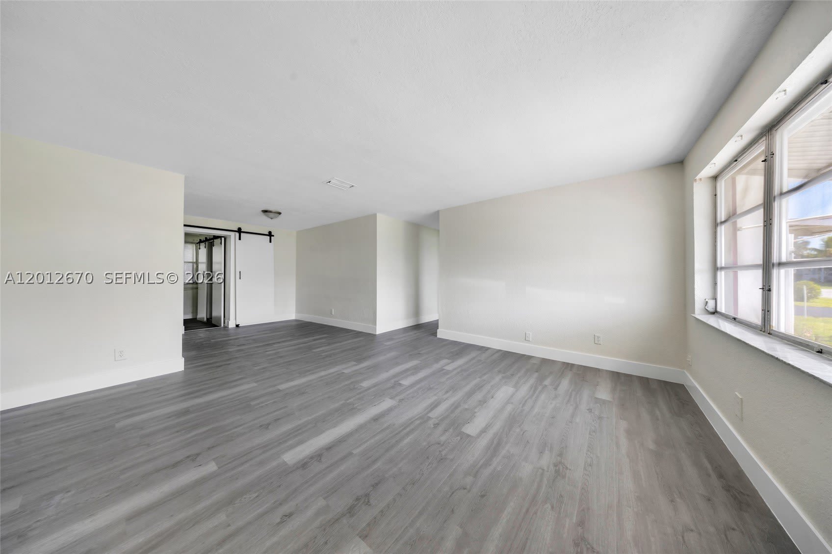 2520 NW 2nd Dr – photo 3