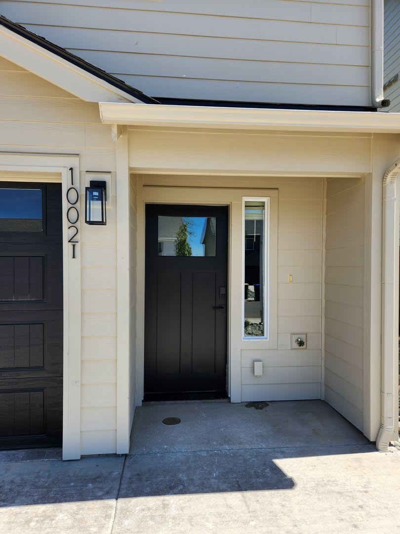 2 Bedroom 2.5 Bath in Winlock – photo 2