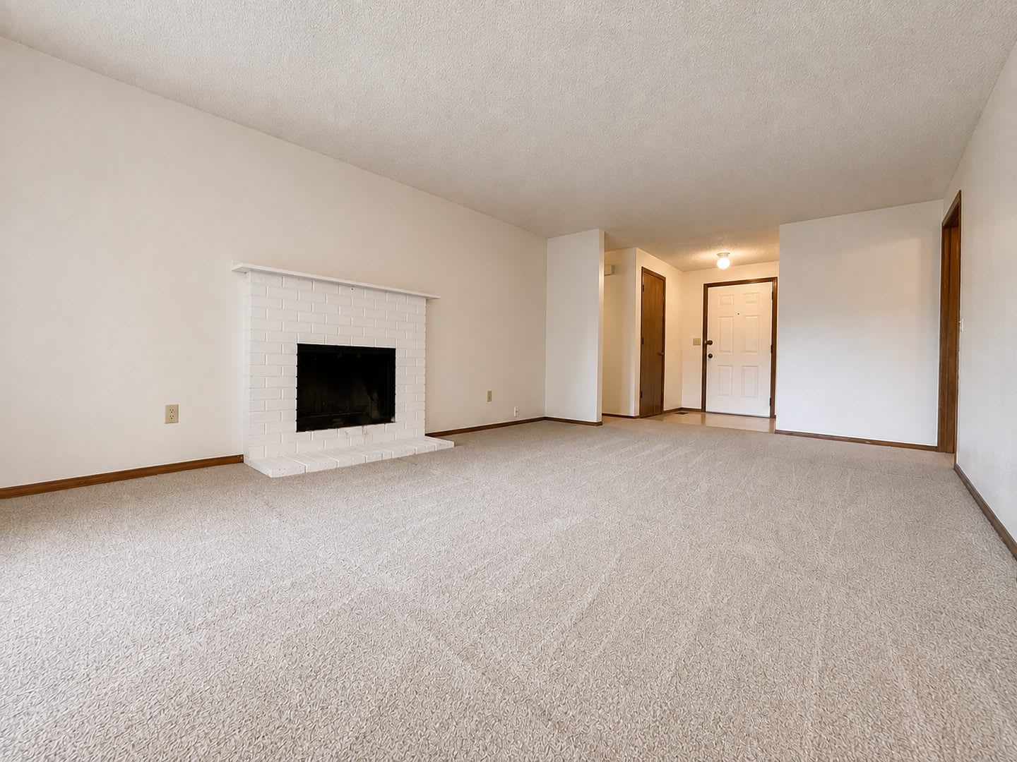 Charming Gresham Gem on a Quiet Cul-de-Sac – Attached Garage & Convenient Location! – photo 2