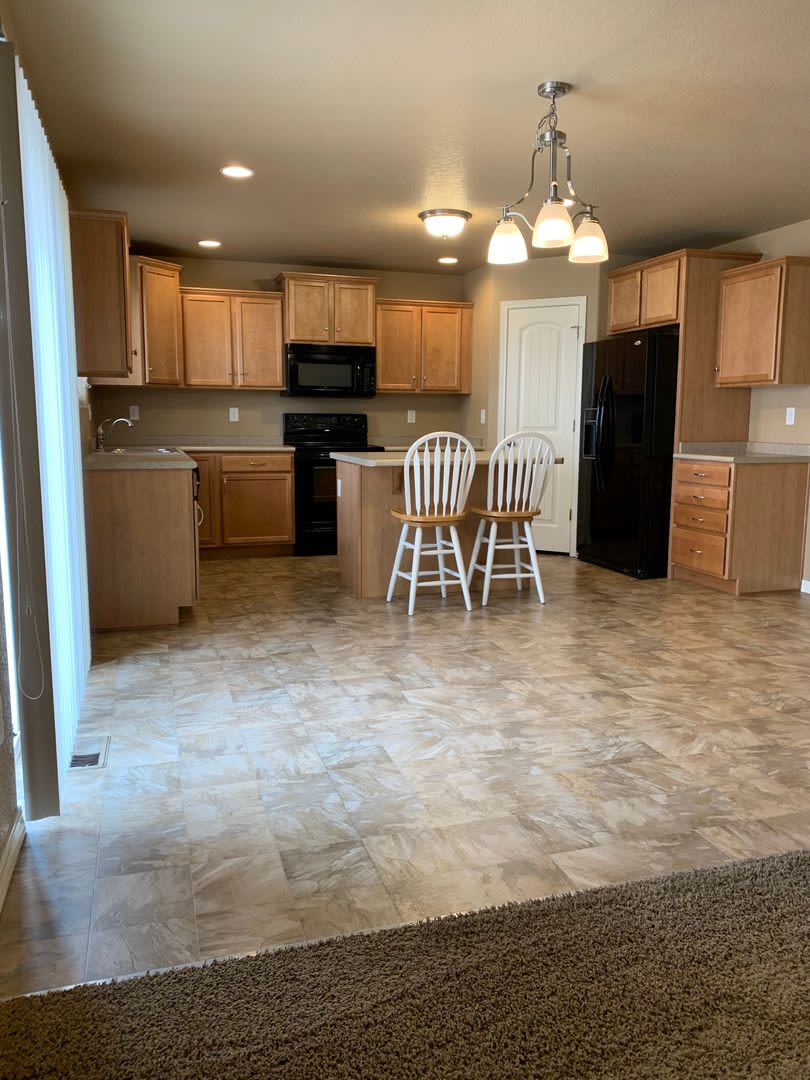 Spacious 5 Bed, 4 Bath Northgate Home with Finished Basement – photo 4