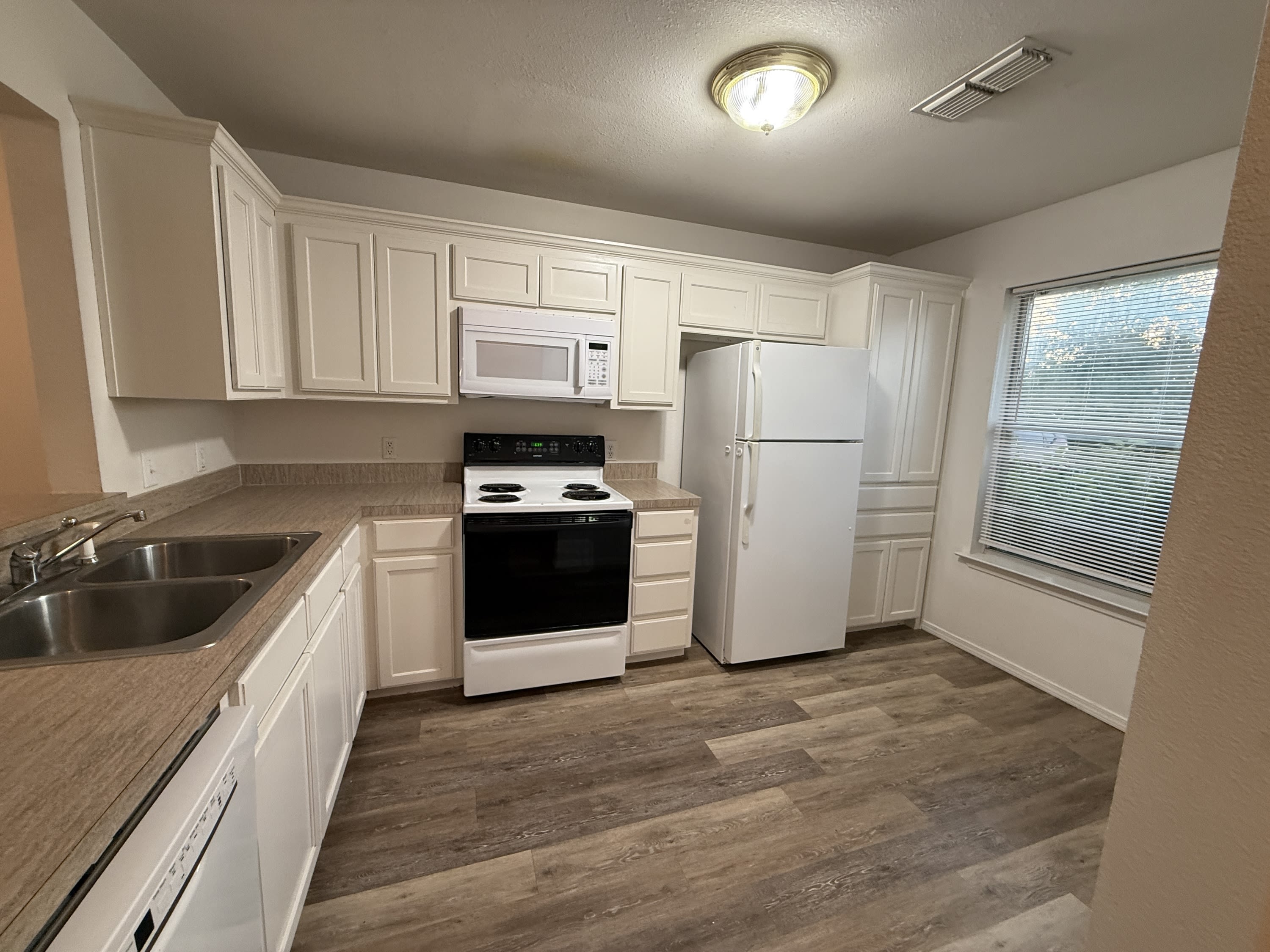 107 S. 1st St. – photo 2