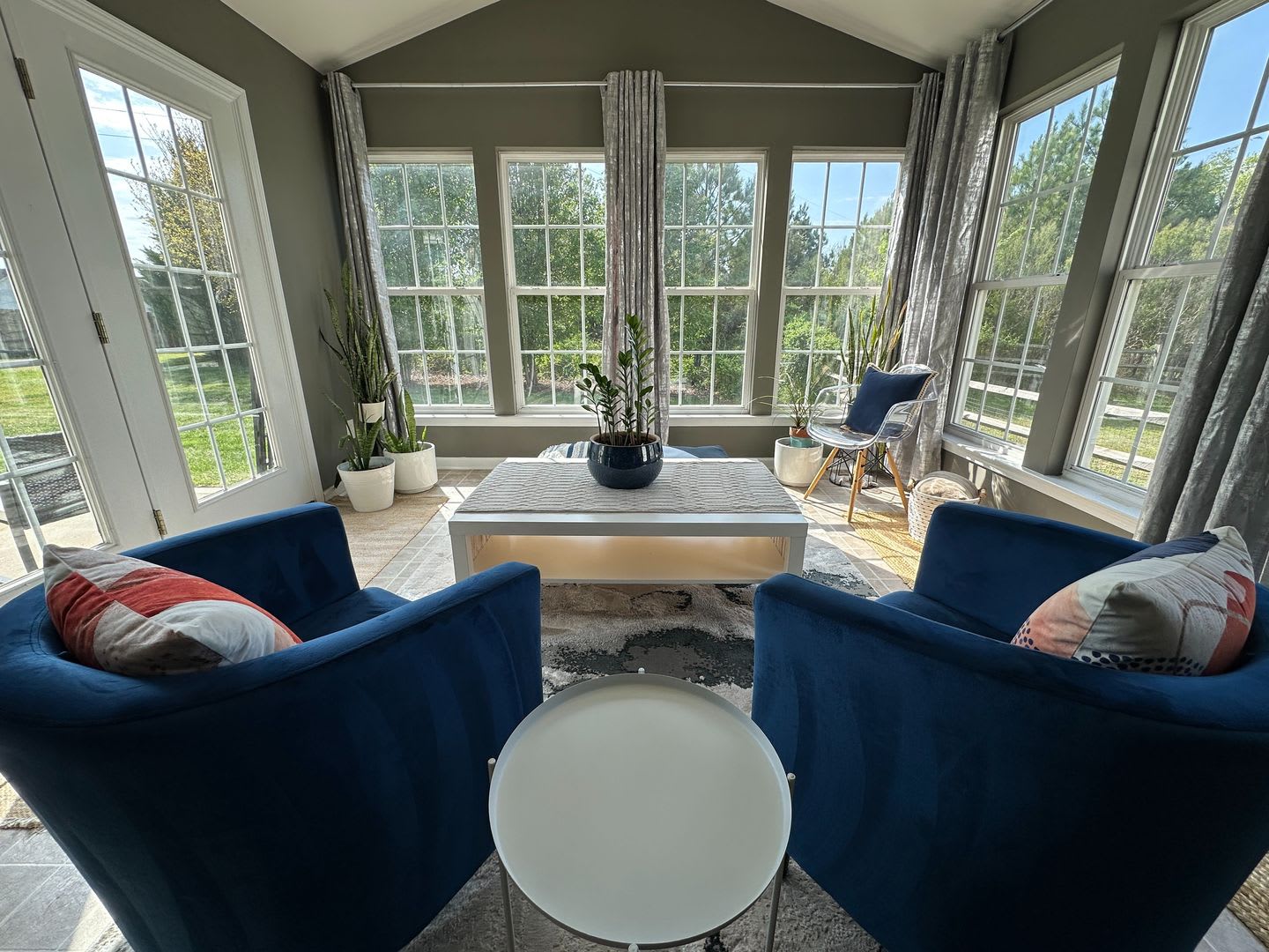 Room in 3 Bedroom Home at Sunburst Ln – photo 5