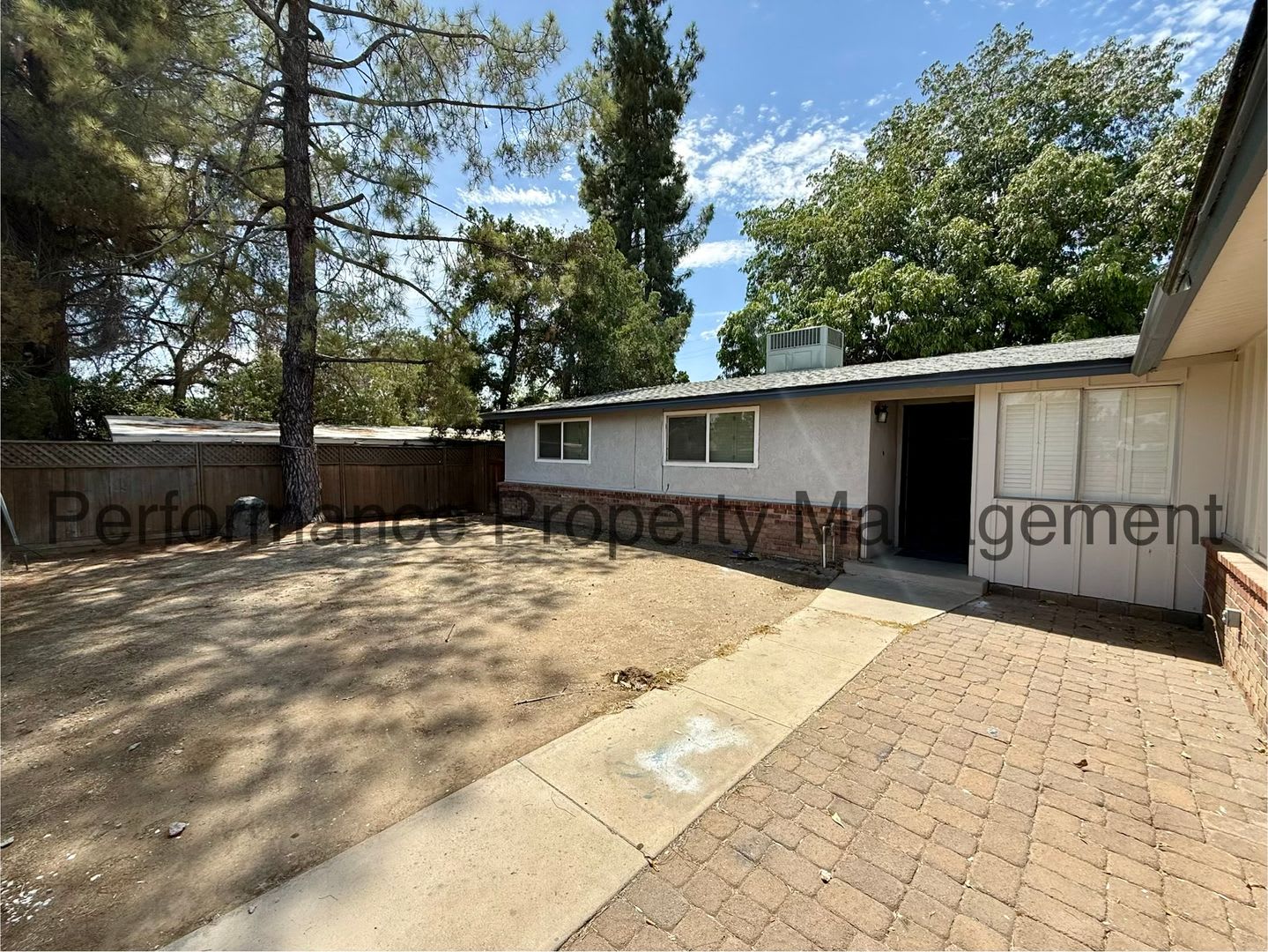 Cute 4 Bed/2 Bath SE Bakersfield Home w/ Bonus Room, RBP & Deposit Alternative Option – photo 2