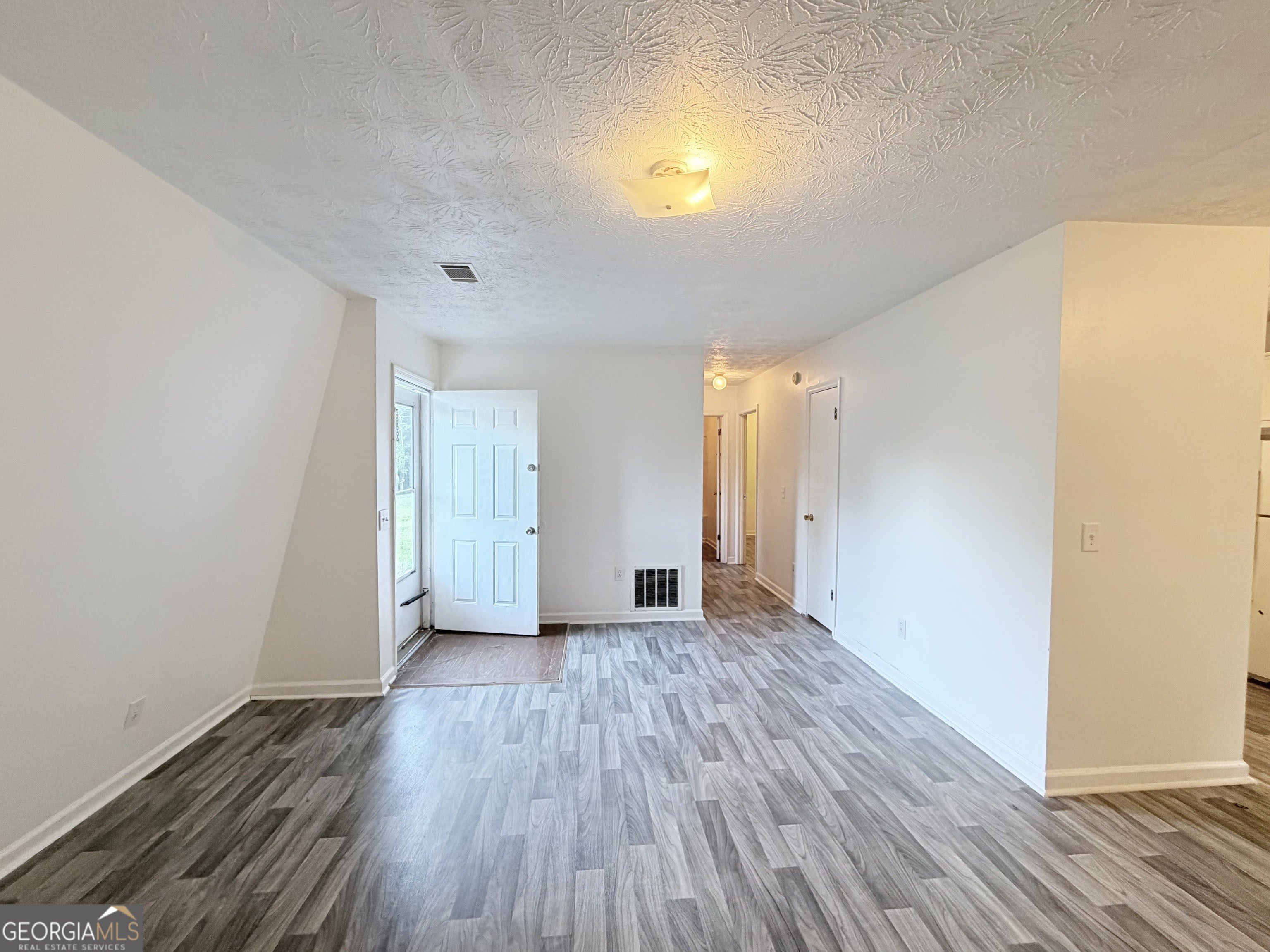 460 Rustwood Drive – photo 2