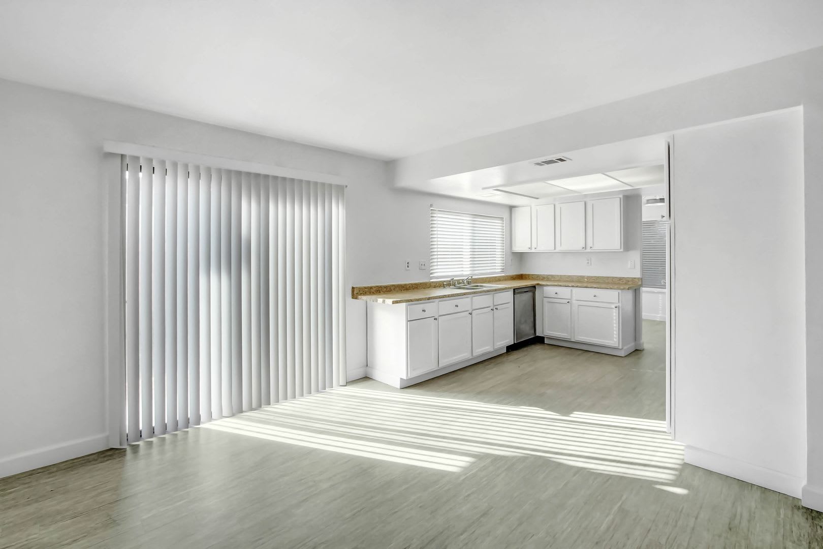 Reduced for a Fast Lease! Welcome to 2279 N. Sycamore Ave., Rialto! – photo 4