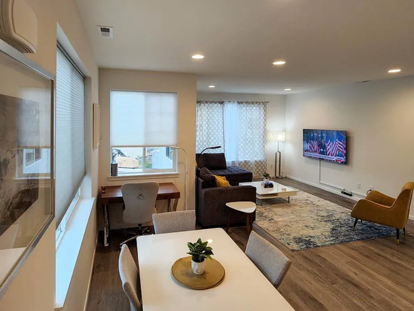 Like New Town Home in Upscale Silverdale – photo 3