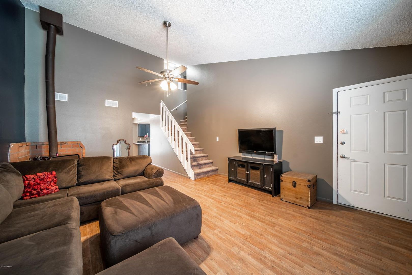 3 Bed 2 5 Bath Greenlaw Townhouse W 2 Car Garage Mountain Views Students Pets Ok Avail Aug 10Th – photo 3