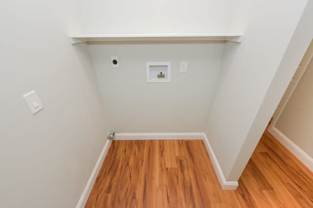 640 Post Avenue – photo 4