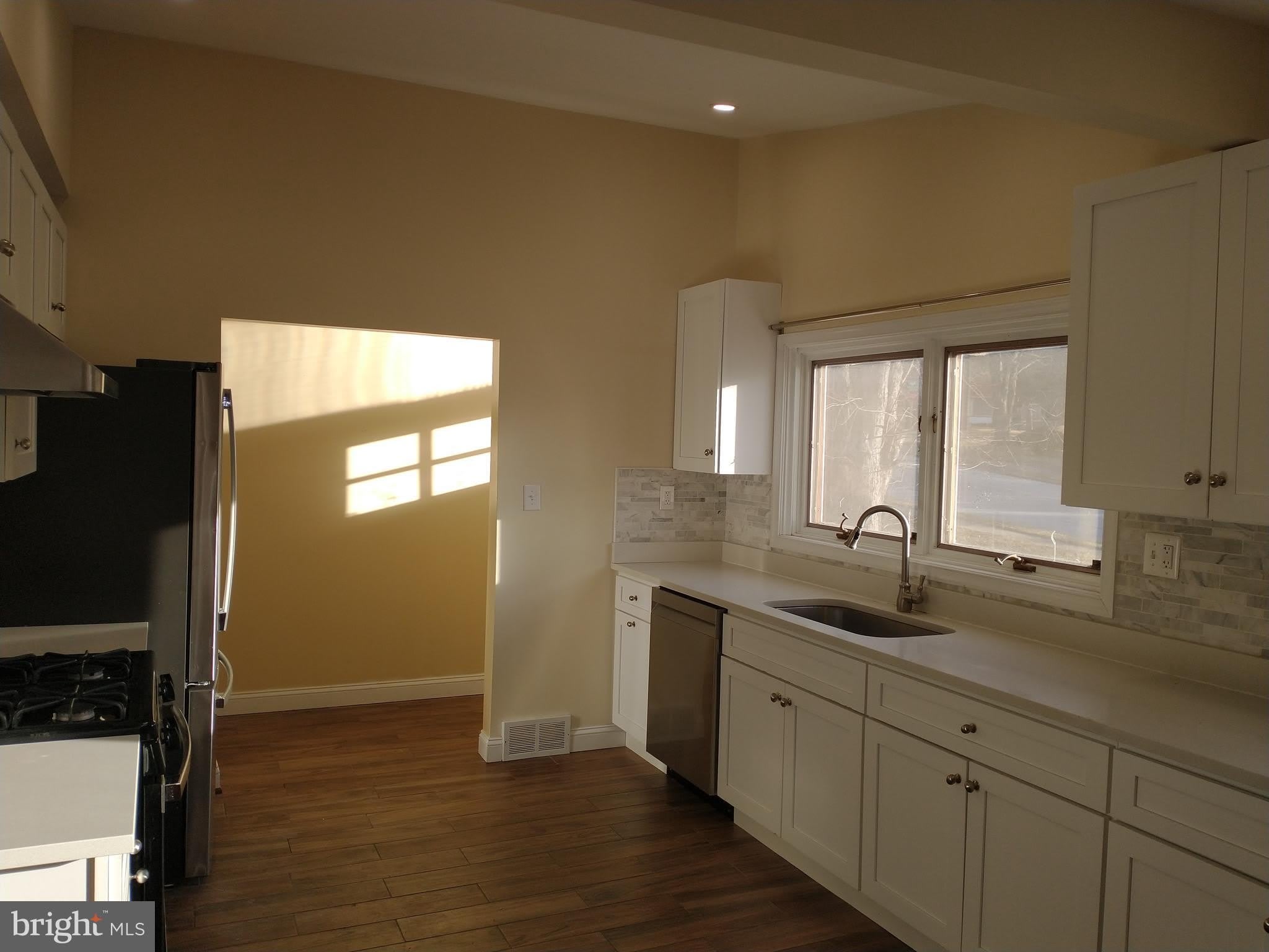 512 DARTMOUTH Drive – photo 3