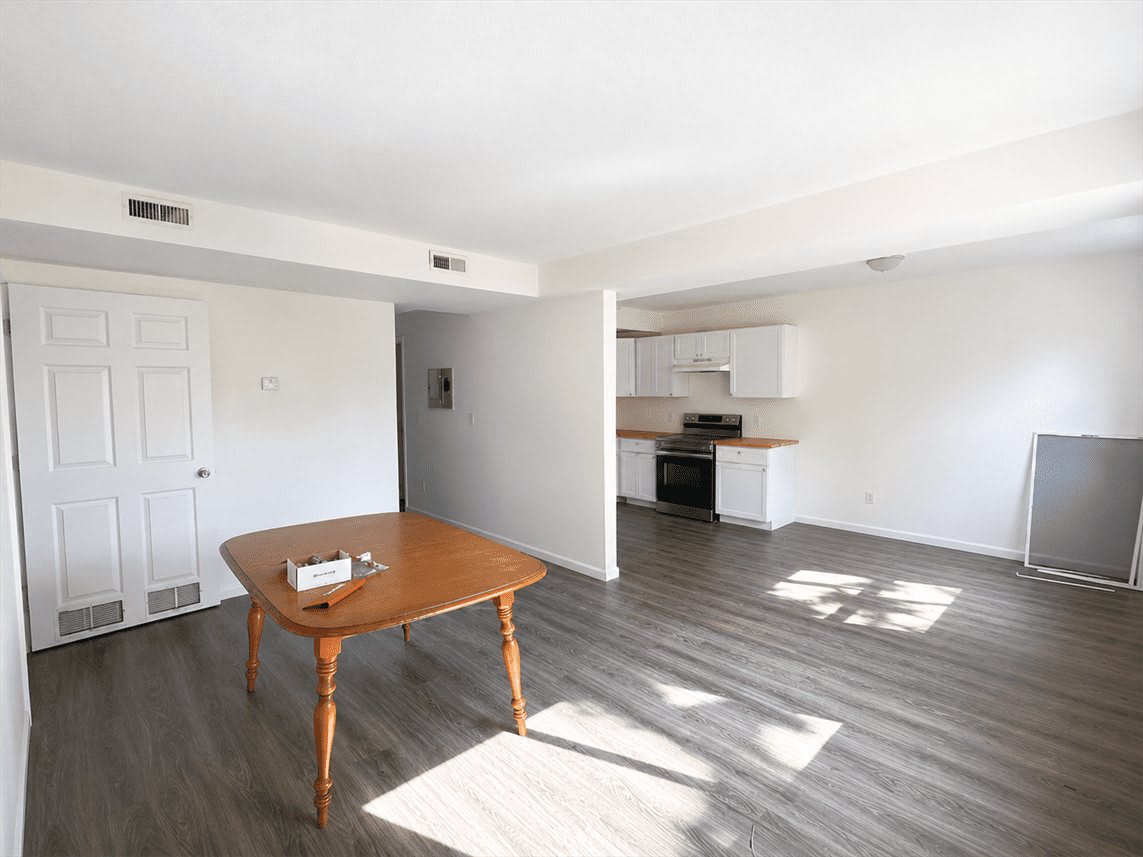 2034 Catalpa Dr. – photo 4