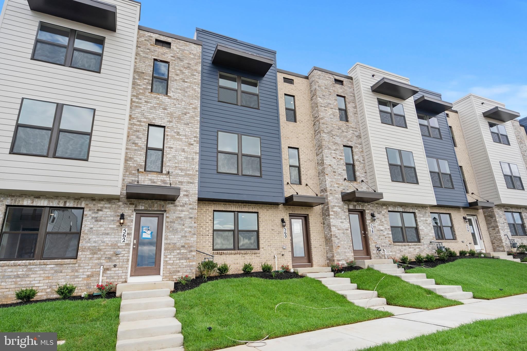 560 UNION Street – photo 2