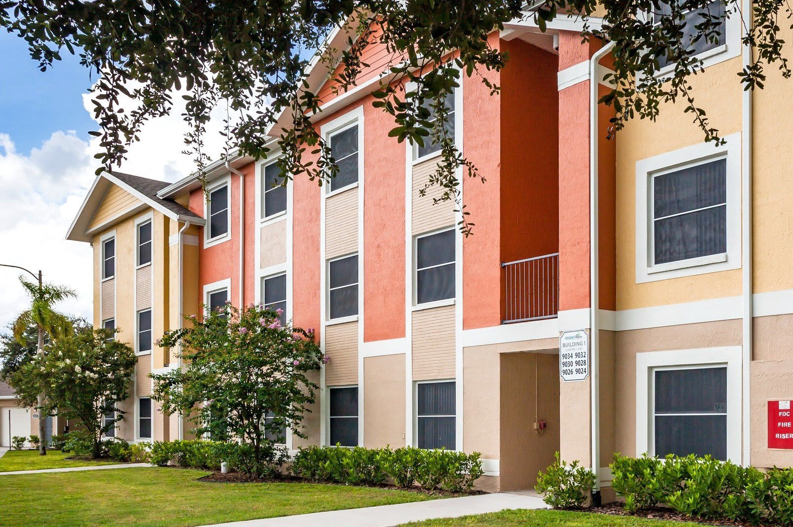 Regency Palms Apartments – photo 1
