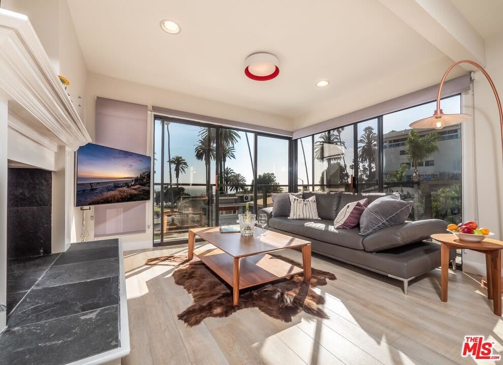 833 OCEAN Ave – photo 4