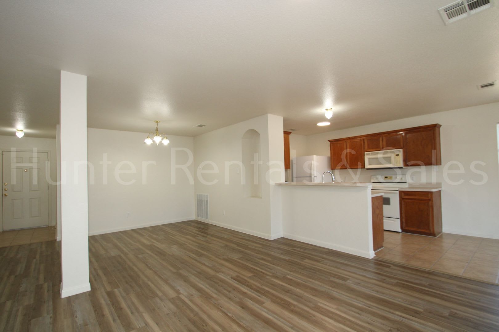 Charming 3-Bedroom Home with Fireplace, Spacious Primary Suite & Covered Deck – photo 4