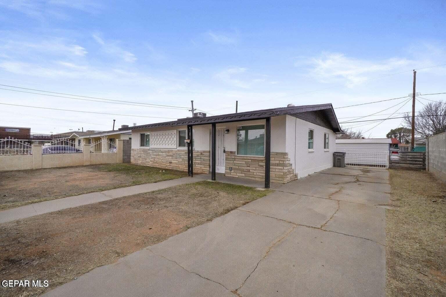 5316 SAXON Drive – photo 2