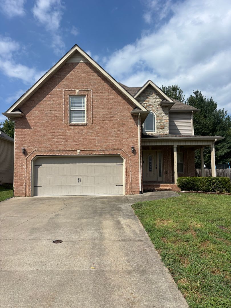 Spacious 4-Bedroom Home with Fenced Backyard Near Fort Campbell – photo 1