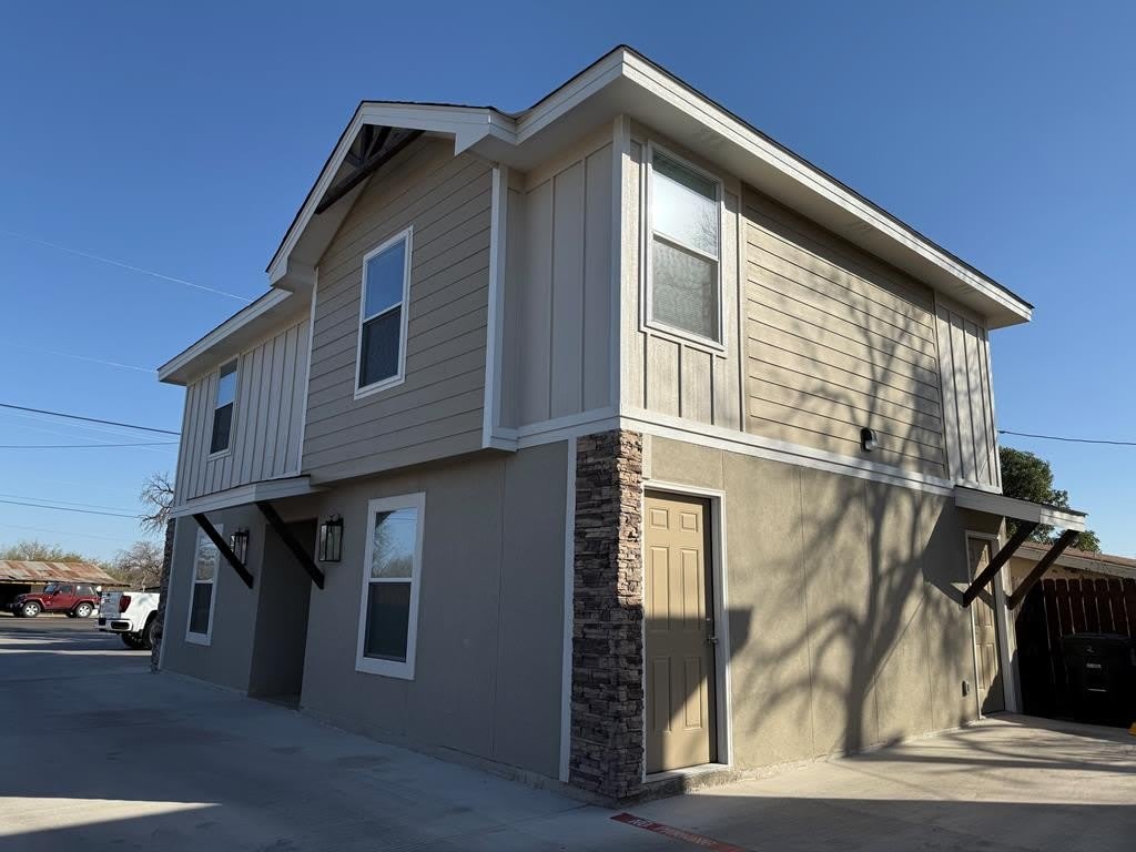 2873 Del Rio Boulevard – photo 1