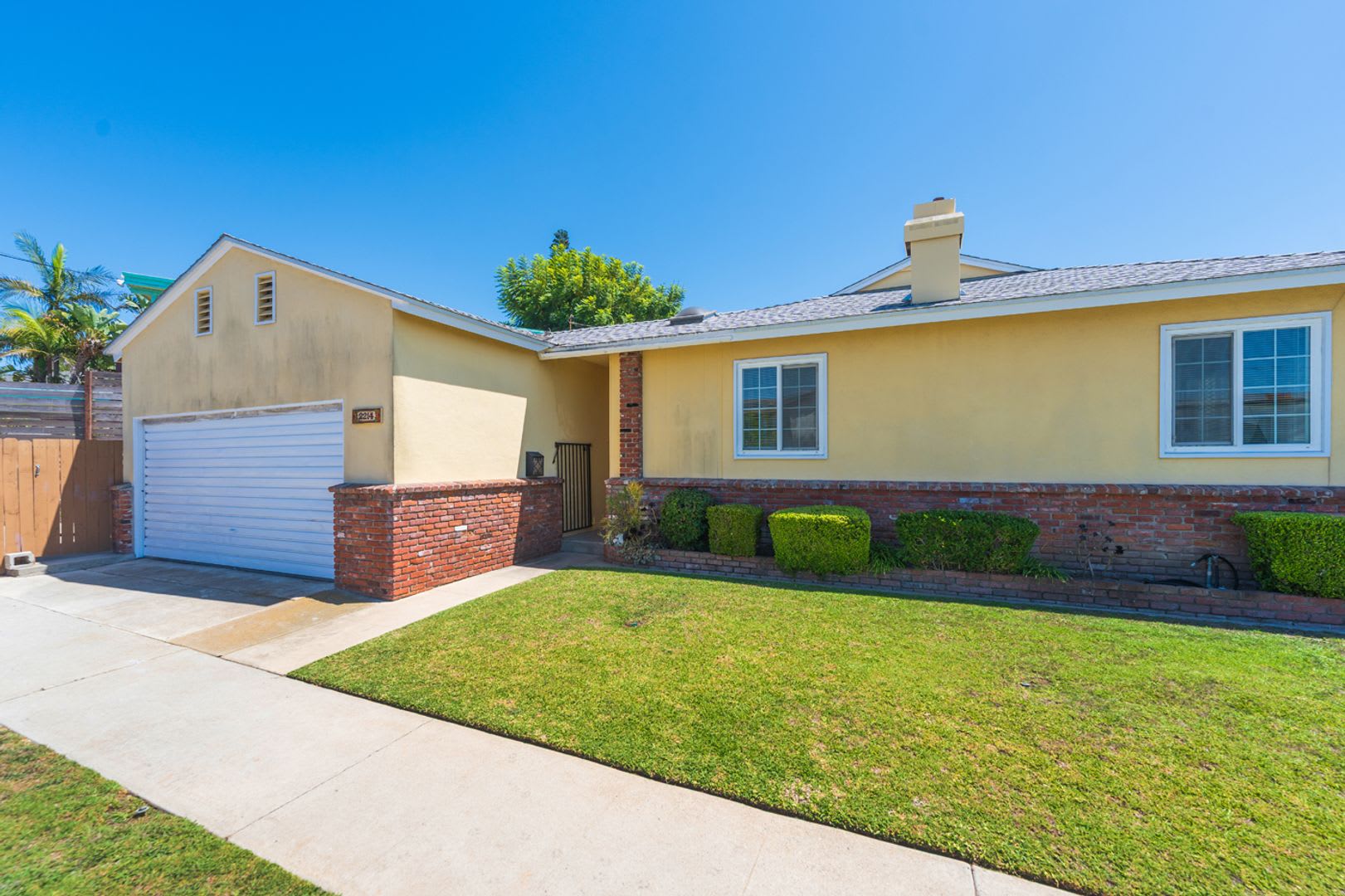 Great Redondo Location 3 bed 2 bath – photo 1