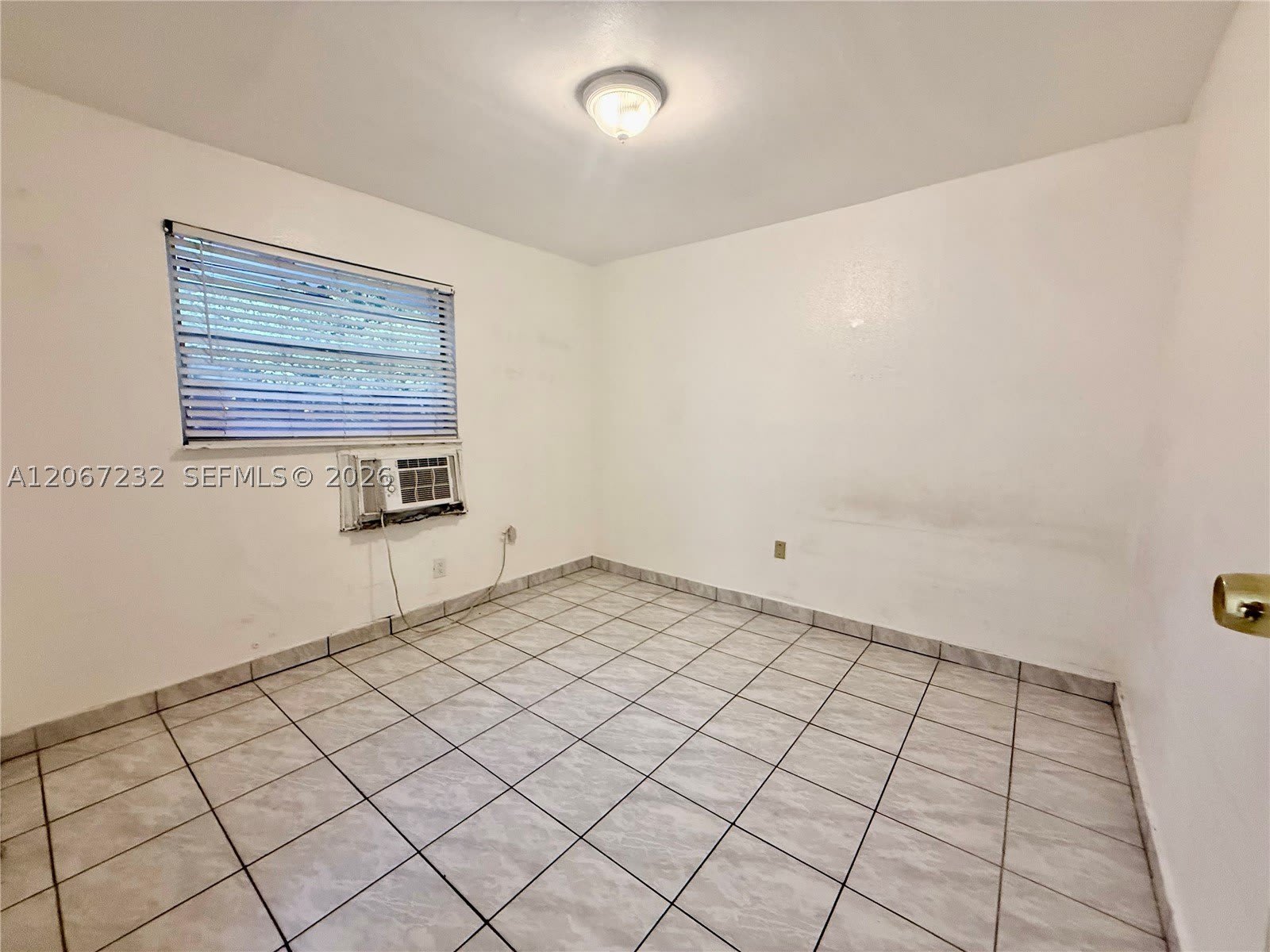718 SW 11th Ave – photo 5