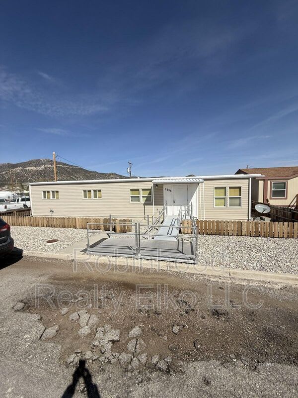 1235 Ave G – photo 3