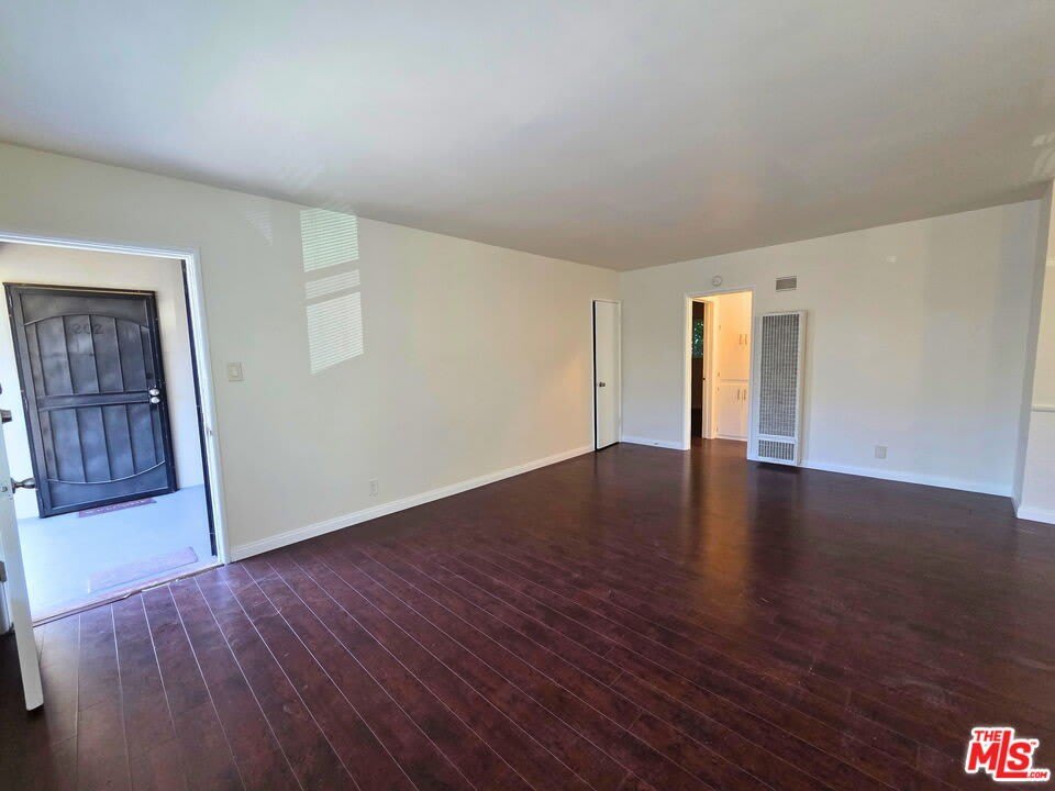 7621 Hampton Ave – photo 3