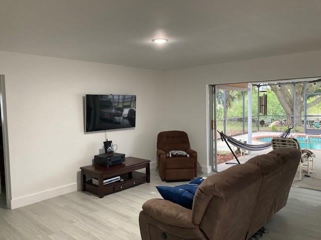 18312 DRIGGERS Avenue – photo 4