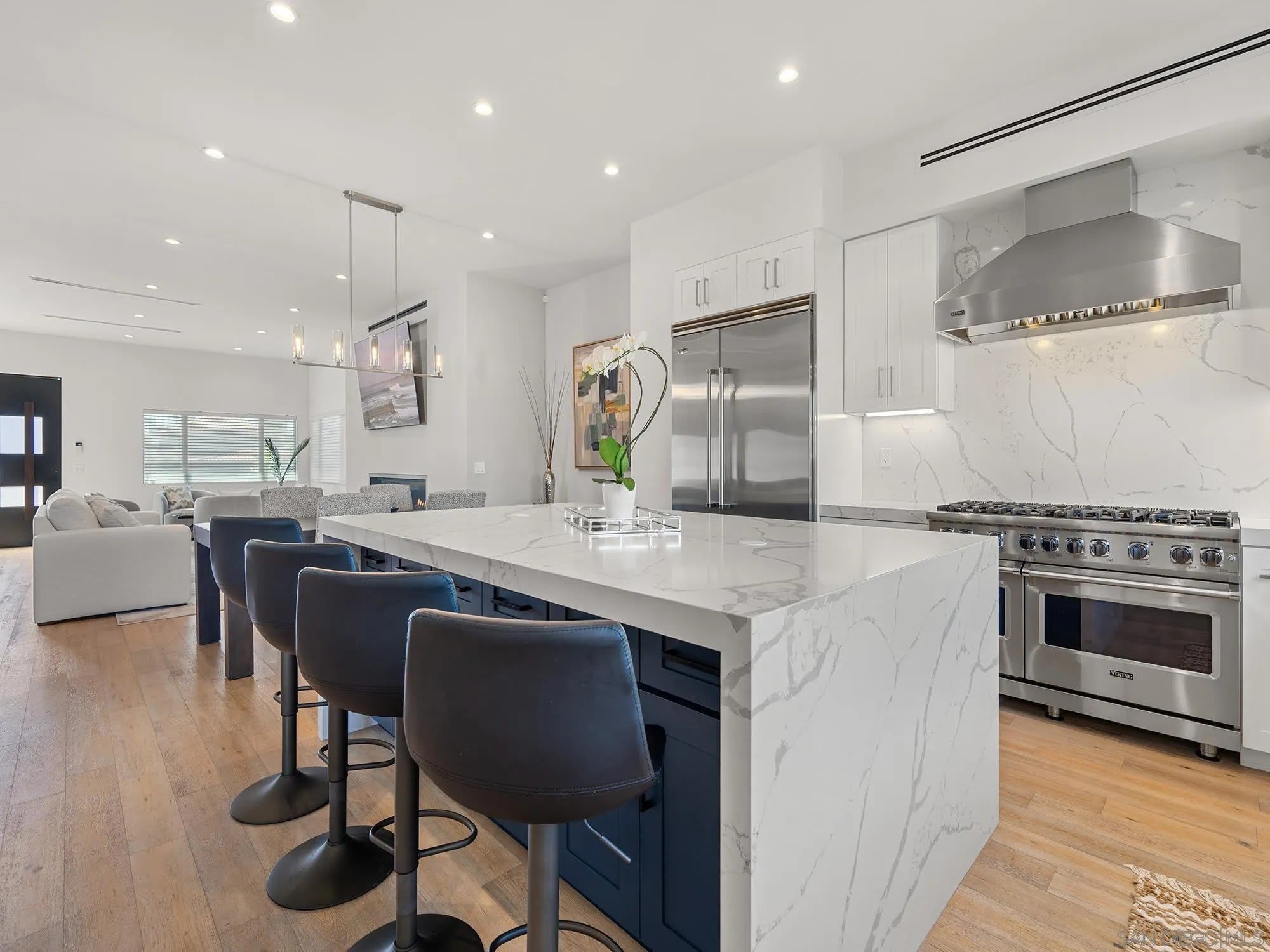 4386 NEWPORT AVE – photo 2