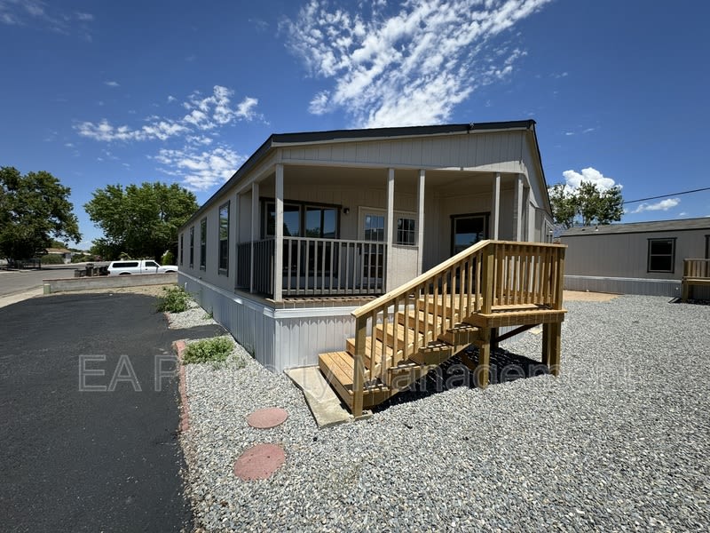 7608 Leanne St NE – photo 2