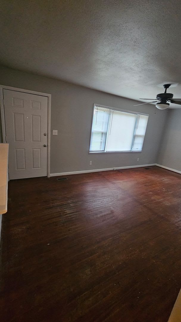 3 bedroom, 1 bathroom home on 1/2 acre lot with storage – photo 3